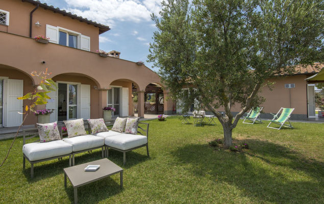 Marina Velca - Photo 1